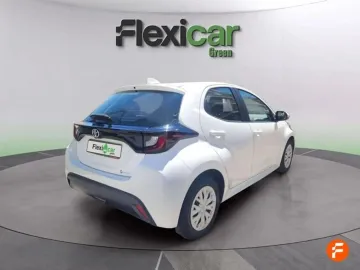 Car image 4