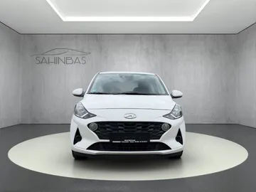 Car image 3