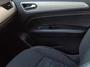 Car image 28