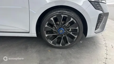 Car image 20