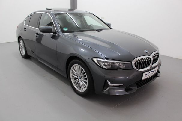 BMW 318d Luxury Line 110 kW image number 1