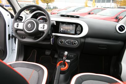 Car image 13