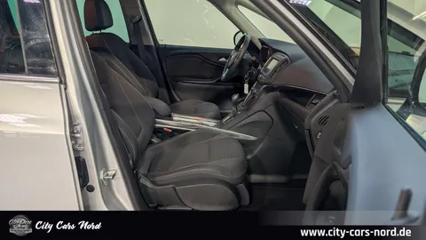 Car image 28