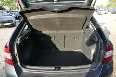 Car image 26