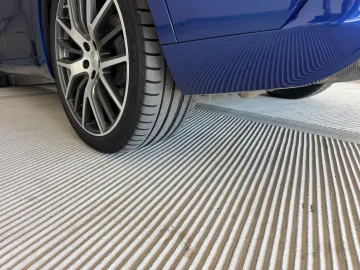 Car image 28