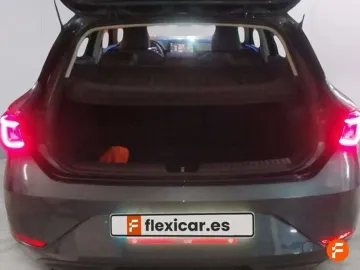 Car image 27