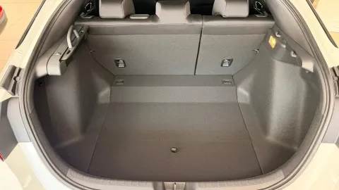 Car image 27