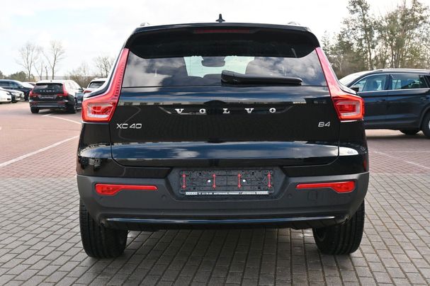 Volvo XC40 B4 Dark DKG Ultimate 145 kW image number 3