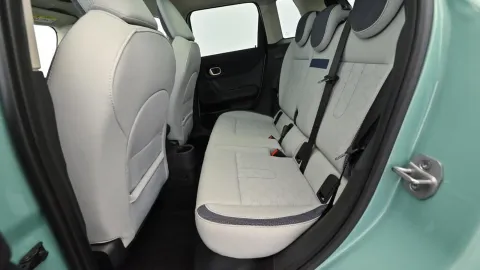 Car image 25