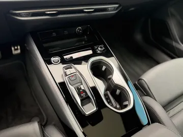 Car image 38