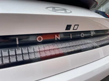 Car image 32