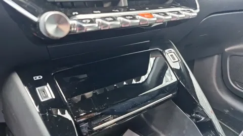 Car image 32
