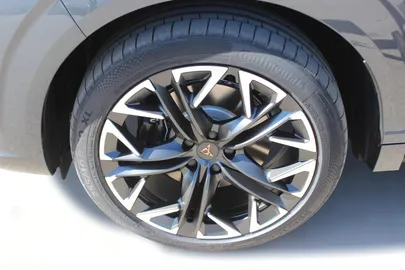 Car image 24