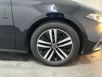 Car image 24