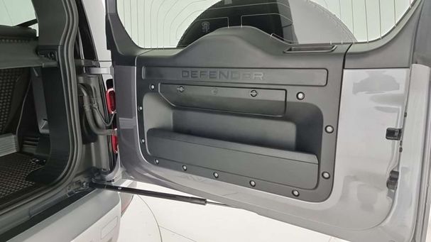 Land Rover Defender SE 147 kW image number 25