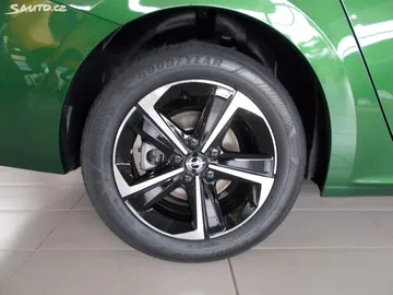 Car image 30