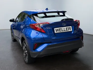Car image 4