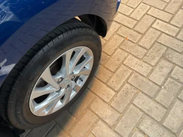 Car image 28