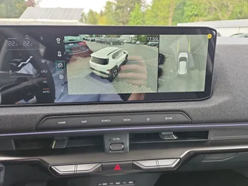 Car image 25