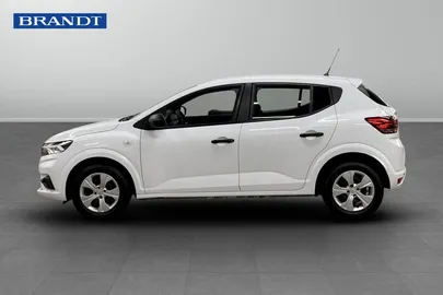 Car image 3