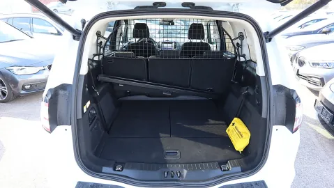 Car image 24