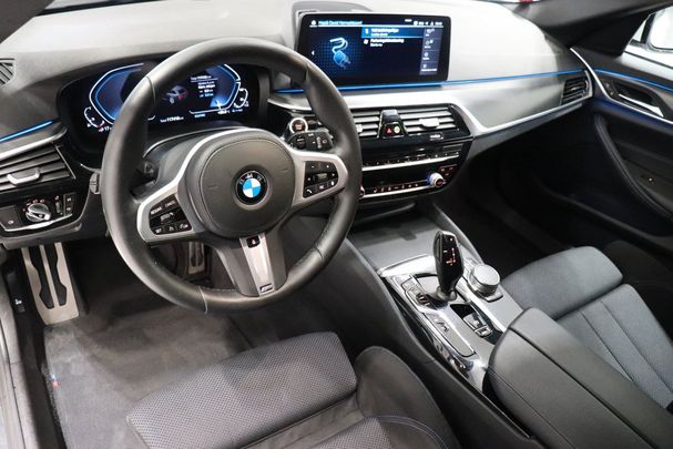 BMW 530i Touring xDrive 185 kW image number 9