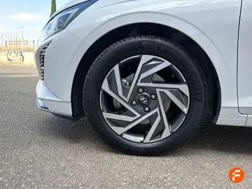 Car image 23