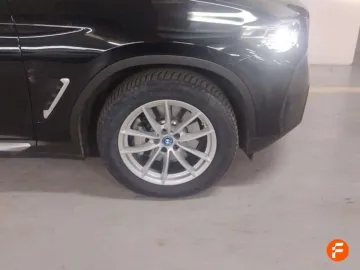 Car image 32