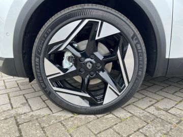 Car image 27