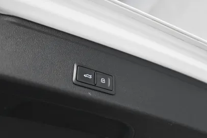 Car image 46