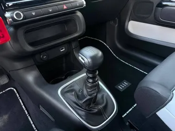 Car image 21