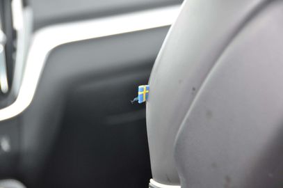 Car image 33