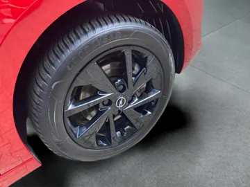 Car image 14