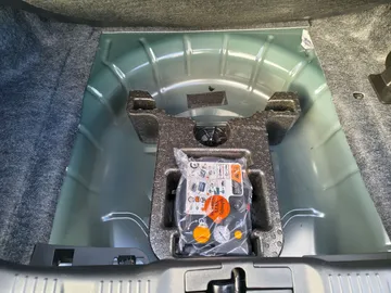 Car image 27
