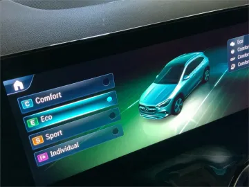 Car image 30