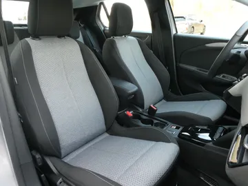 Car image 25