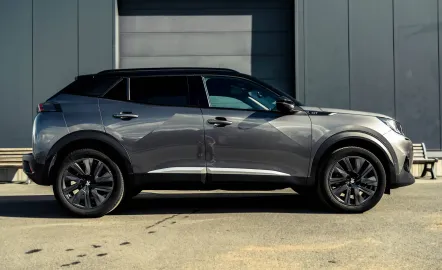 Car image 5