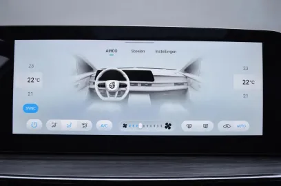 Car image 30