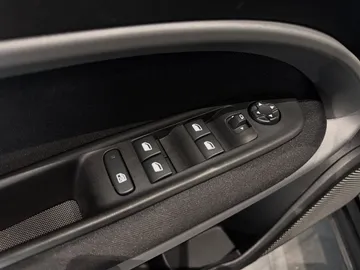 Car image 39
