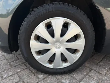 Car image 37