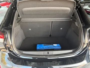 Car image 32