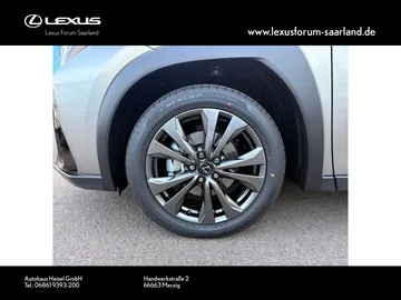 Car image 17