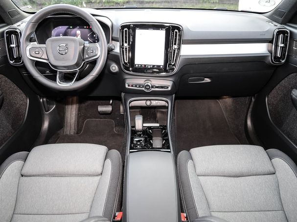 Volvo XC40 B3 Plus 120 kW image number 3