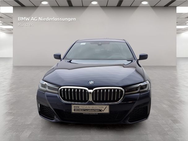 BMW 545 e xDrive 290 kW image number 2