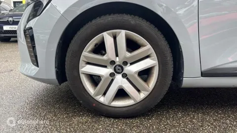 Car image 20