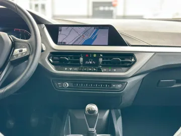 Car image 28