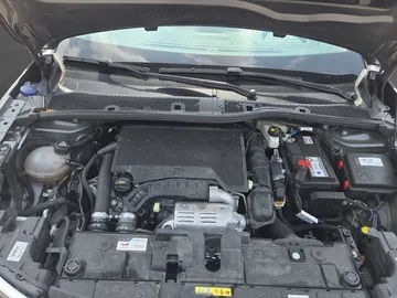 Car image 25