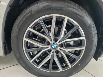 Car image 28