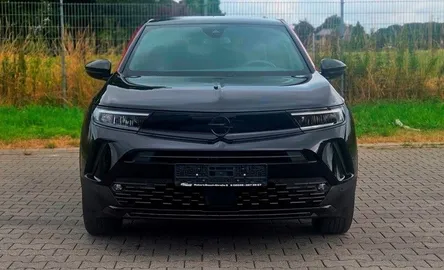 Car image 3