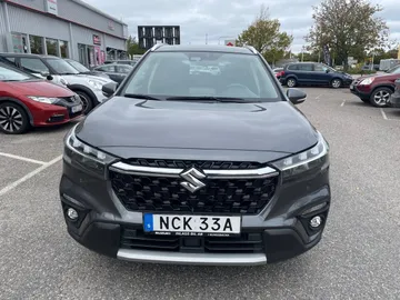 Car image 4